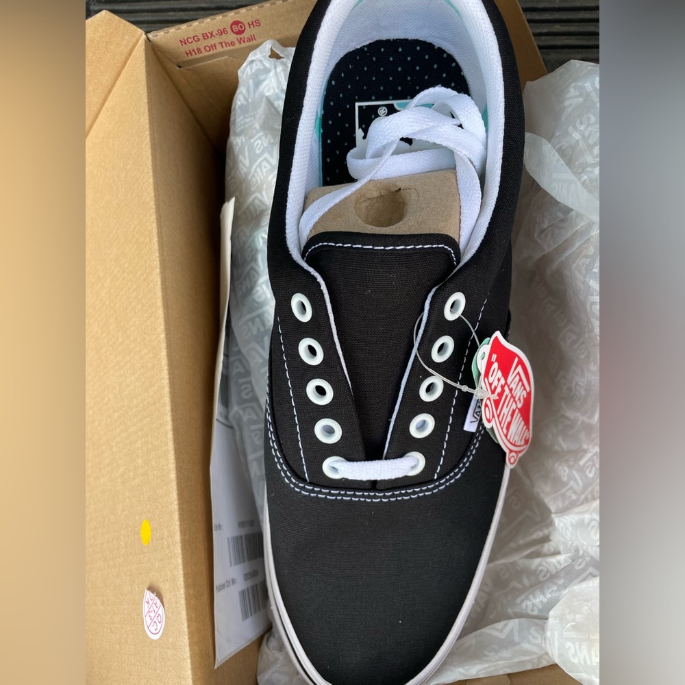 New Vans Mens Black/White sneakers size 10